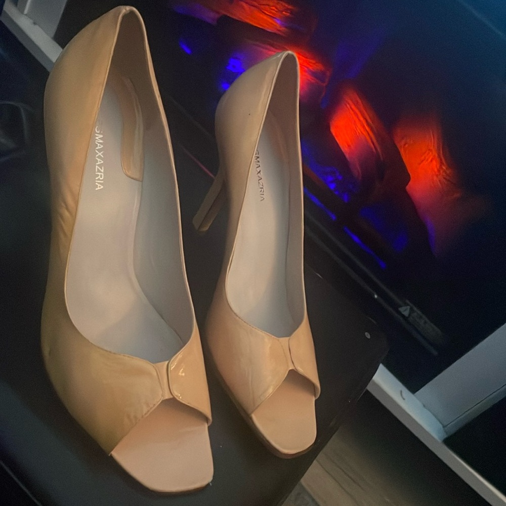 BCBG Maxazria Patent Leather Cream Colored Open Toe Pumps